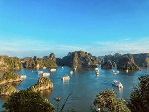 Toàn cảnh vịnh Hạ Long — Anmol Bindra / Unsplash